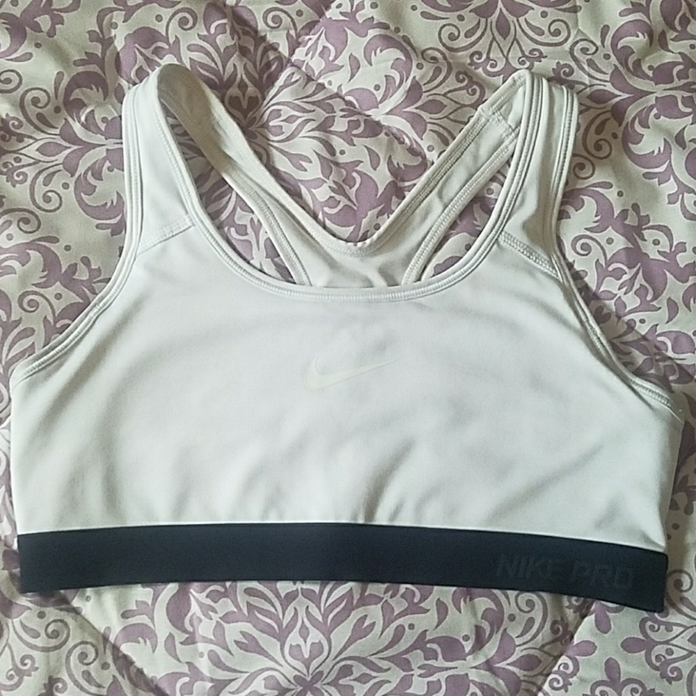 Sports bra 🖤🤍